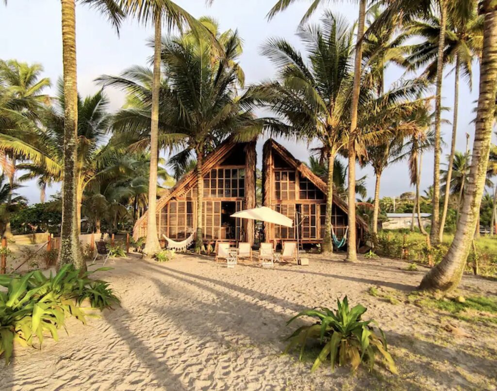 Beachfront accommodation in Equador.